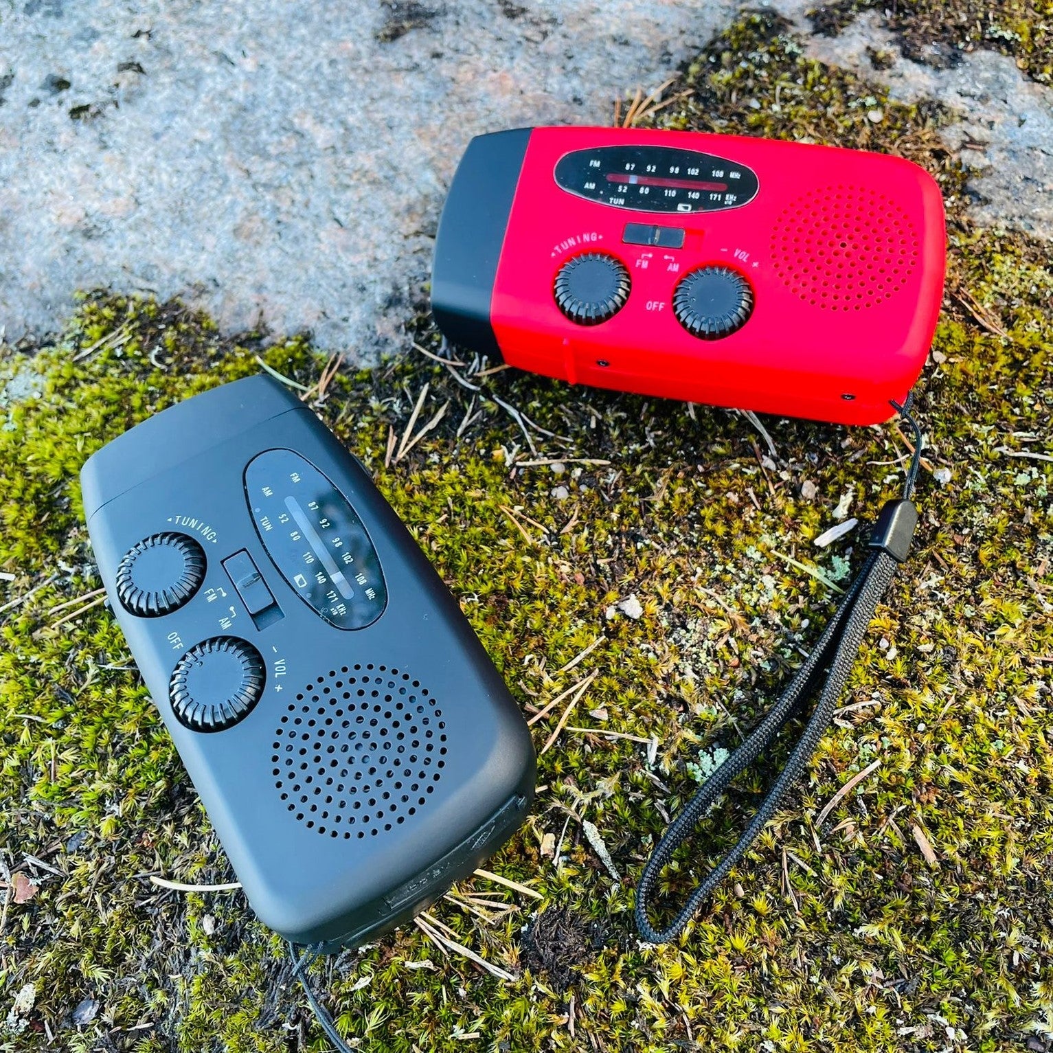 Nødradio - 2000 mAh innebygd Powerbank, lommelykt. sveivgenerator og FM/AM-radio for nødstilfeller 