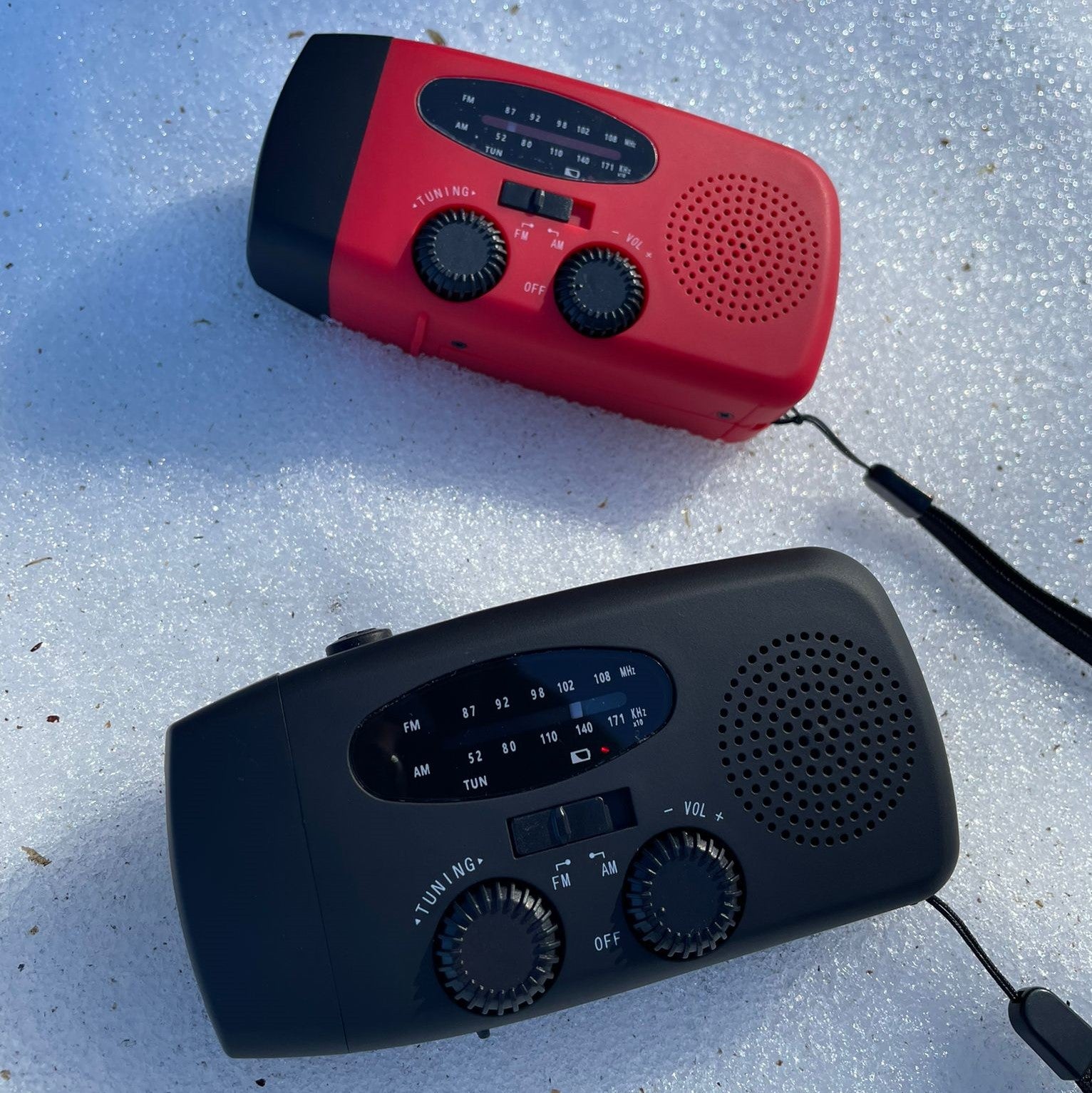 Nødradio - 2000 mAh innebygd Powerbank, lommelykt. sveivgenerator og FM/AM-radio for nødstilfeller 